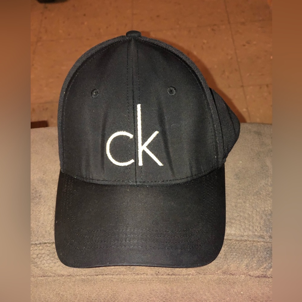 Snap back hat